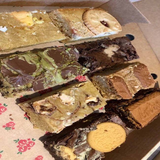 Mayalicious Brownies & Blondies x8 Slices Box